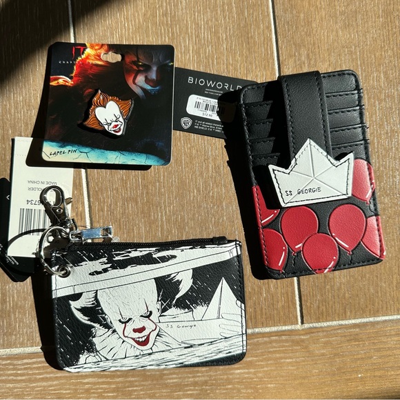 It Chapter 2 Pennywise Mini Backpack with Cardholders and Lapel Pin Set - Picture 2 of 6